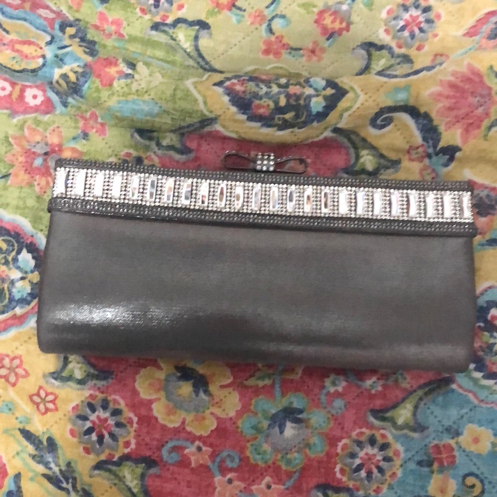 Gray-metallic clutch 💕